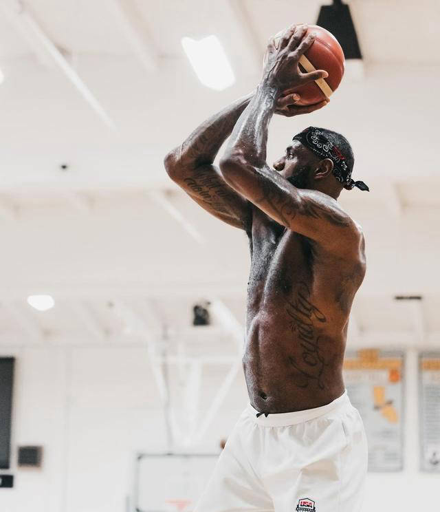 包含詹姆斯在加拿大队比赛中出色防守,突破纪录引发热议!的词条 包含詹姆斯在加拿大队比赛中出色防守,突破纪录引发热议!的词条